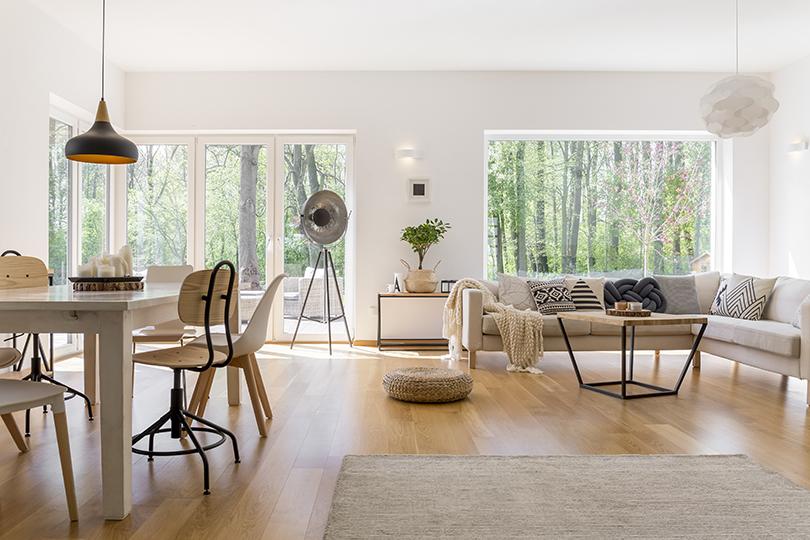 	tre skyvedør med utgang til hagen